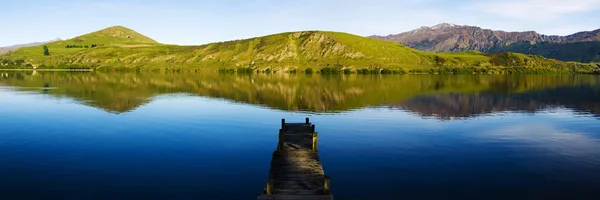 Staré lodi molo, jezero hayes — Stock fotografie