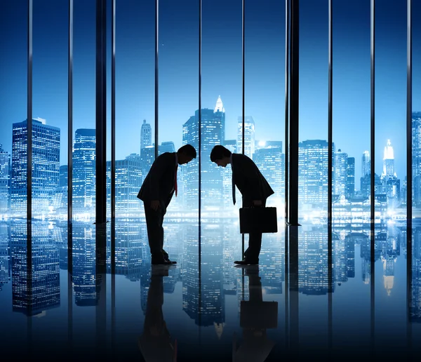 Two Businessmen Bowing To Each Other In An Office Building — Stock Photo, Image