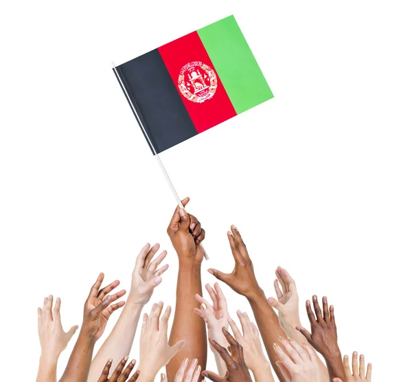 Mensen houden van afghanistan vlag — Stockfoto