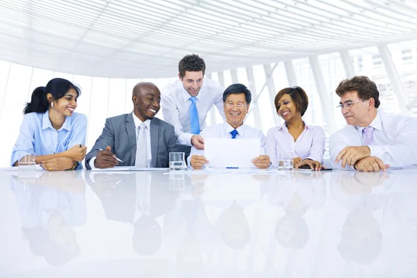 Zakenmensen op vergadering — Stockfoto