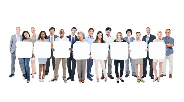 Menschen mit leeren Pappkartons — Stockfoto