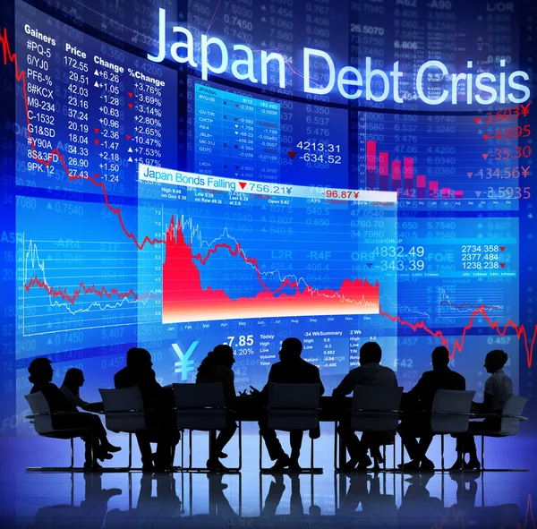 Mensen uit het bedrijfsleven bespreken Japan schuldencrisis — Stockfoto