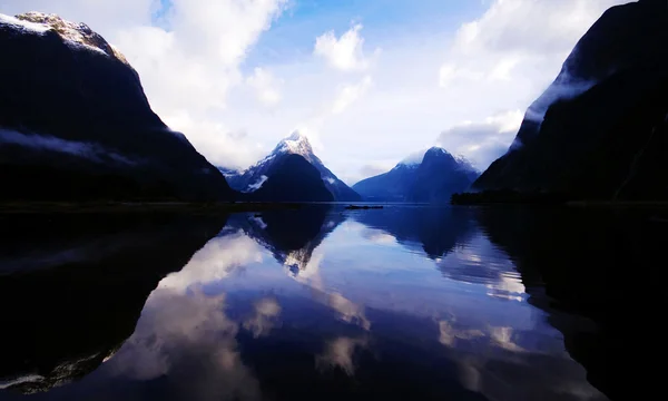 Milford Sound in break in storm — Stock Photo, Image