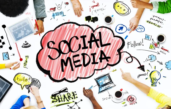Affärsmän med sociala medier koncept — Stockfoto