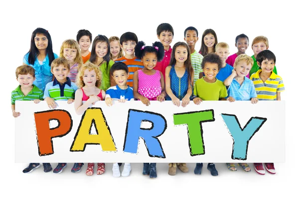 Разнообразные веселые дети на вечеринке "Слово" — стоковое фото