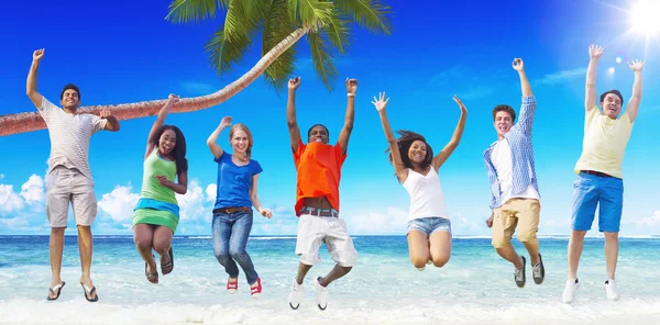 People Jumping by Beach — Stock Photo, Image