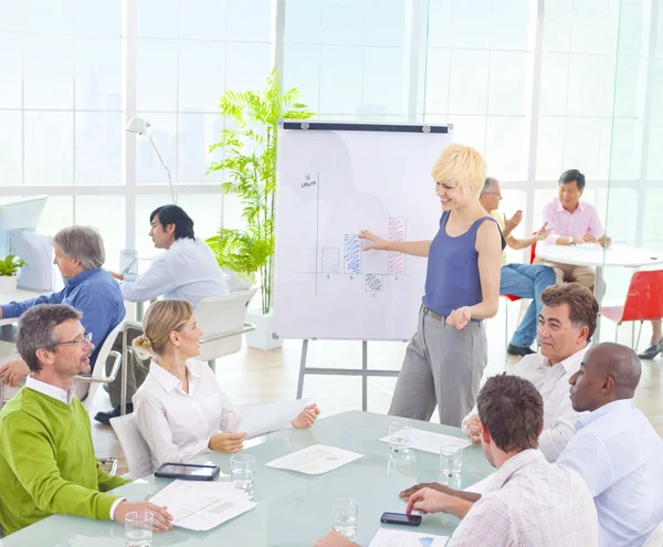 Gente de negocios en la oficina — Foto de Stock