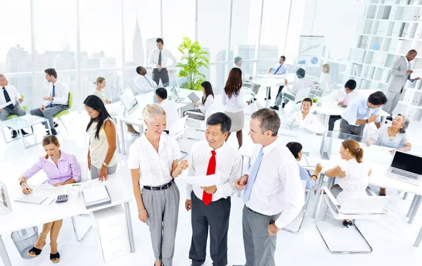 Geschäftsleute treffen sich im Büro — Stockfoto