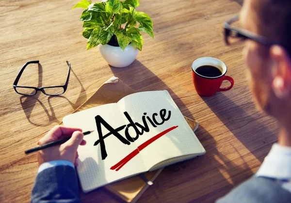 Uomo d'affari Brainstorming sulla consulenza — Foto Stock