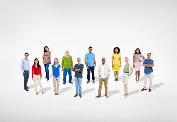 Grupp människor på vit — Stockfoto