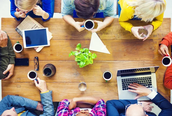 Personas hablando en Café Imagen De Stock