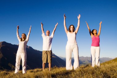 alan Yoga yapan insanlar