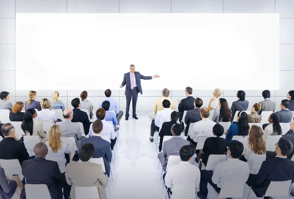 Grupo de empresarios y presentación — Foto de Stock