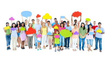 İnsanlar konuşma balonları holding