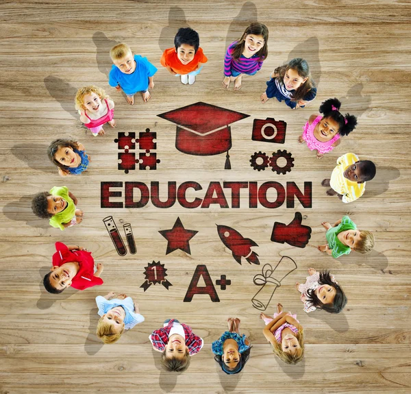 Niños con concepto de educación — Foto de Stock