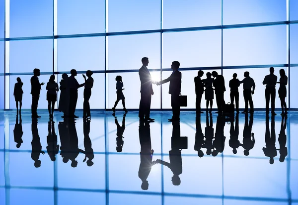 Hommes d'affaires au bureau — Photo