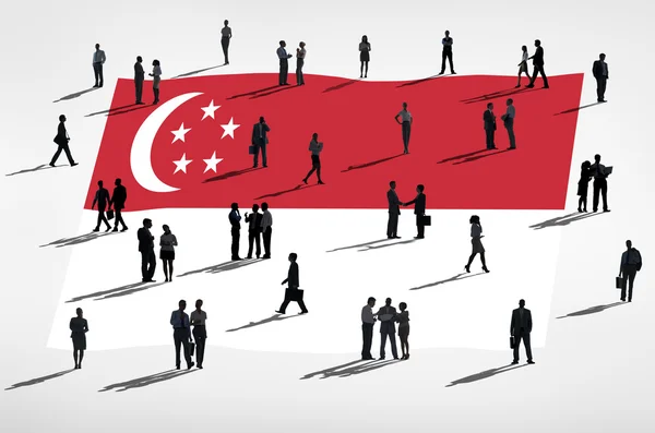 Podnikatelé a Singapur vlajka — Stock fotografie