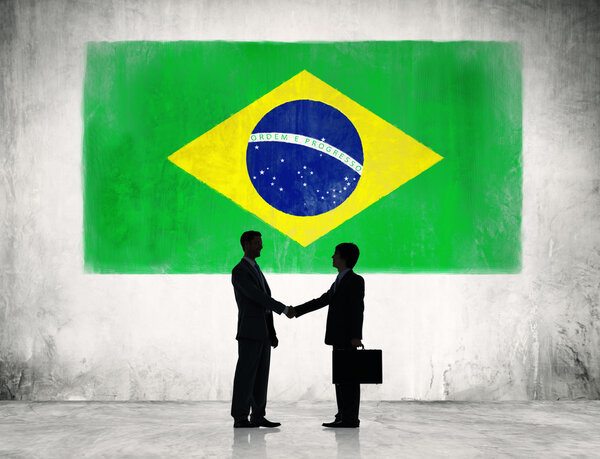 Бизнесмены пожимают друг другу руки