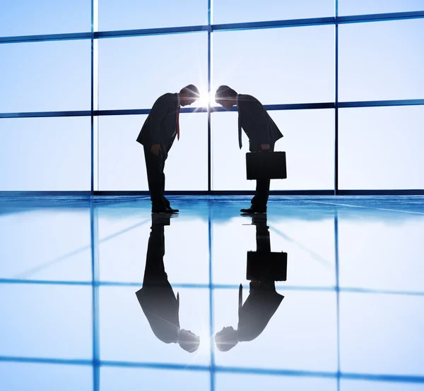 Two businessmen Bowing — Stock Photo, Image