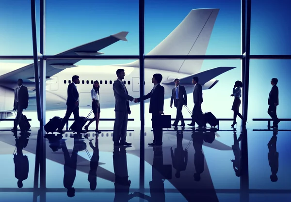 Business People Handshake in Airport — Stock Photo, Image