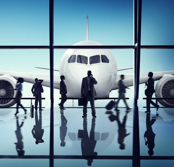 Businessman talking on phone in Airport — Stock Photo, Image