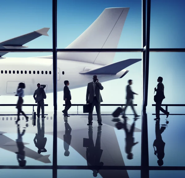 Businessman talking on phone in Airport — Stock Photo, Image