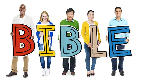 La gente sosteniendo la Biblia Carta — Foto de Stock