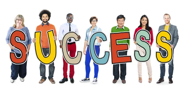 Persone in possesso di lettera di successo — Foto Stock