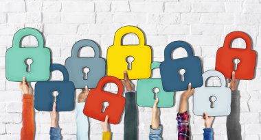 Asma kilit tutan eller grup