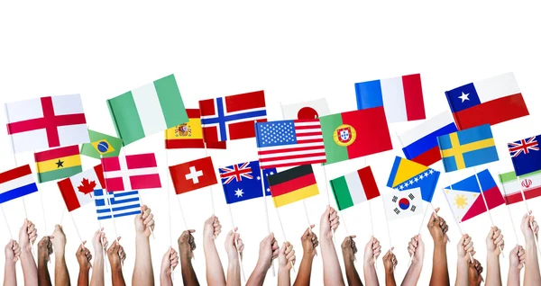 Människor höll nationsflaggor — Stockfoto