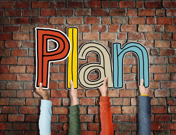 Manos diversas sosteniendo la palabra Plan — Foto de Stock