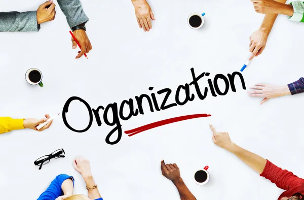 Menschen diskutieren über Organisation — Stockfoto