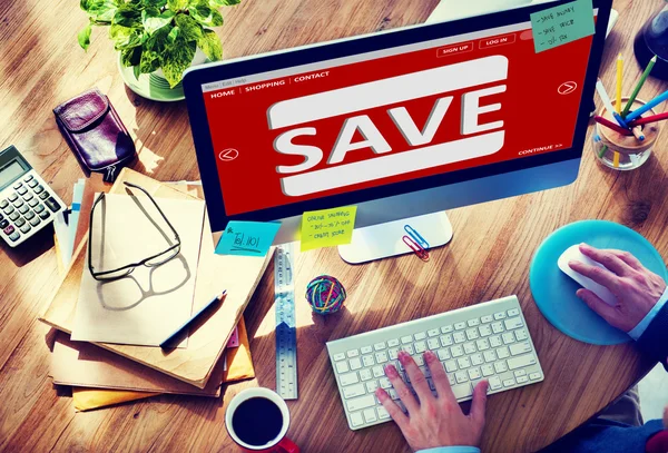 Adam bilgisayar ile online alışveriş