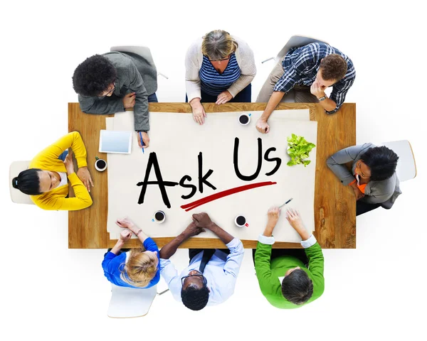 Mensen bespreken over vragen ons — Stockfoto