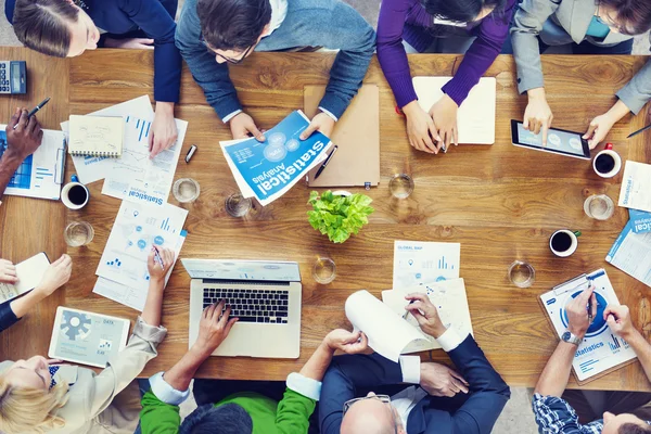 Grupp av affärsmän i ett möte — Stockfoto