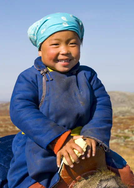 Tsaatan νεαρό κορίτσι χαμόγελο — Φωτογραφία Αρχείου