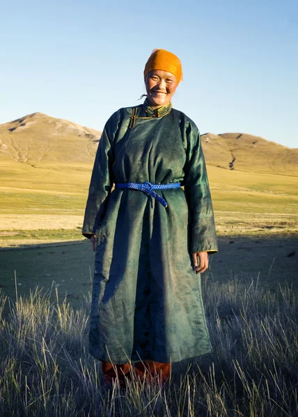 Schöne junge mongolische Dame — Stockfoto