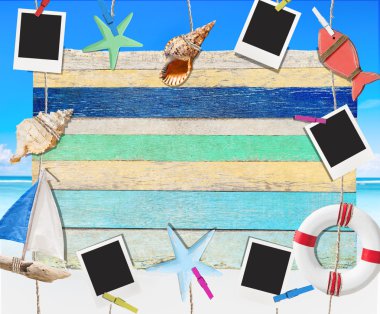 Ahşap tahta deniz kenarında asılı nesnelerde