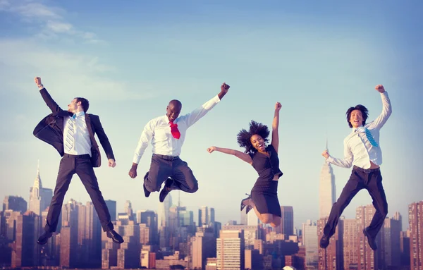 iş adamları başarı kutluyor