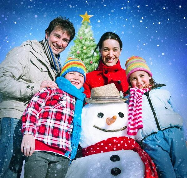 Aile zevk Noel tatili — Stok fotoğraf