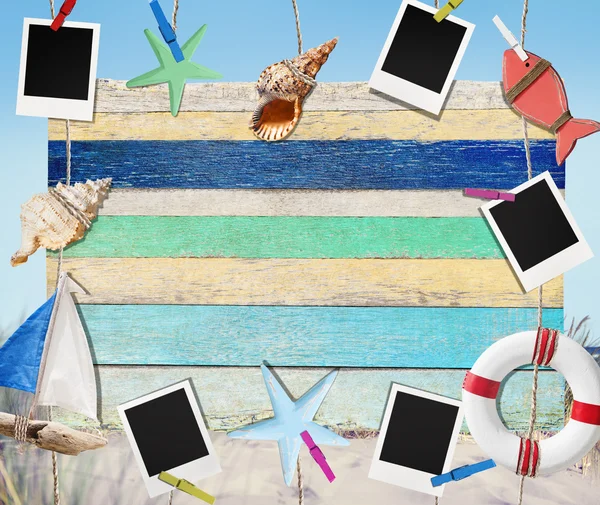 Ahşap tahta deniz kenarında asılı nesnelerde