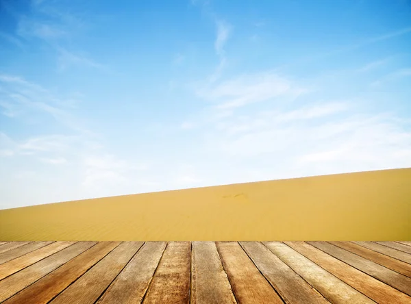 Plancher à planches en bois dans le désert — Photo