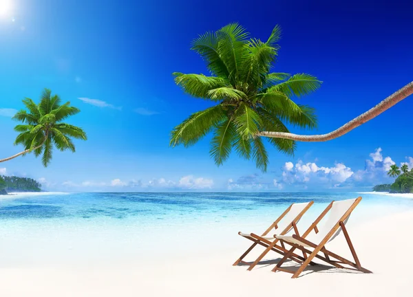 天堂海滩和沙滩椅 — 图库照片