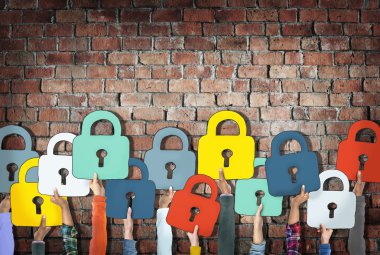 Ellerini tutarak asma kilit sembolleri