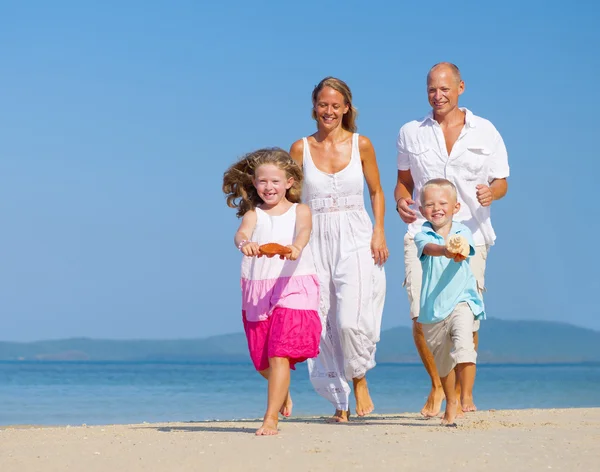 Family running on beach — Stock Photo, Image