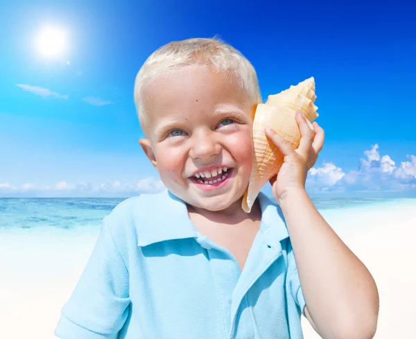 沙滩上的小男孩 — 图库照片