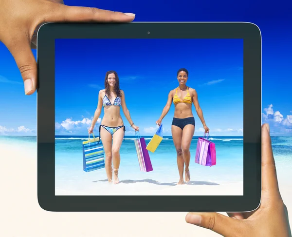 Women with shopping bags — Stock Photo, Image