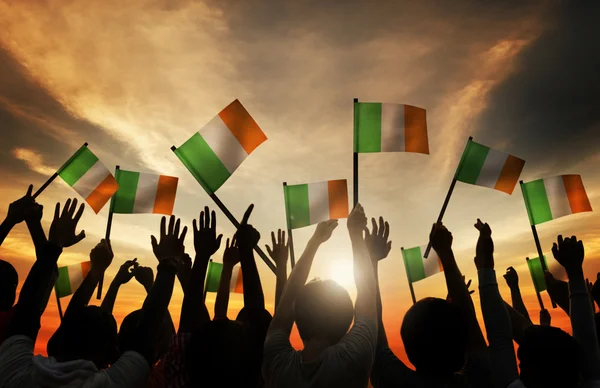 People Waving the Flags of Ireland — Stock Photo, Image