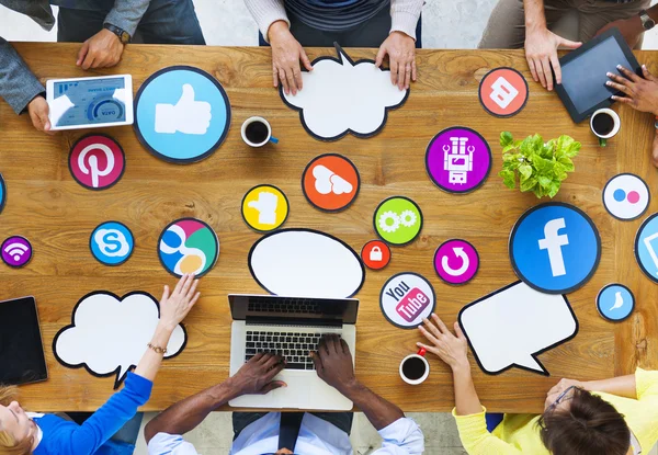 Sosyal medya ile Connecting people