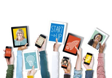 dijital cihazlar tutan eller